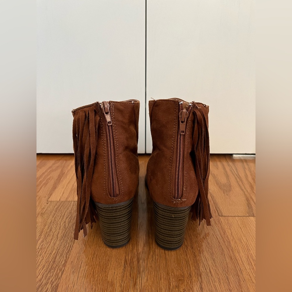 Qupid. Brown Suede Fringe Boots. Size 10. - Picture 4 of 9